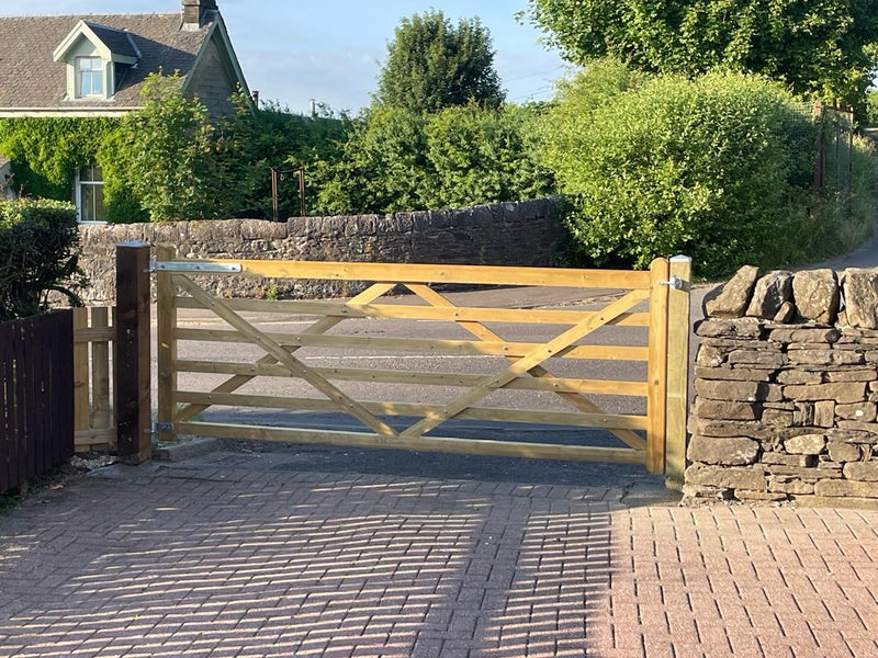 Wooden Gates - Heavy bottom rail 70mm x 70mm
