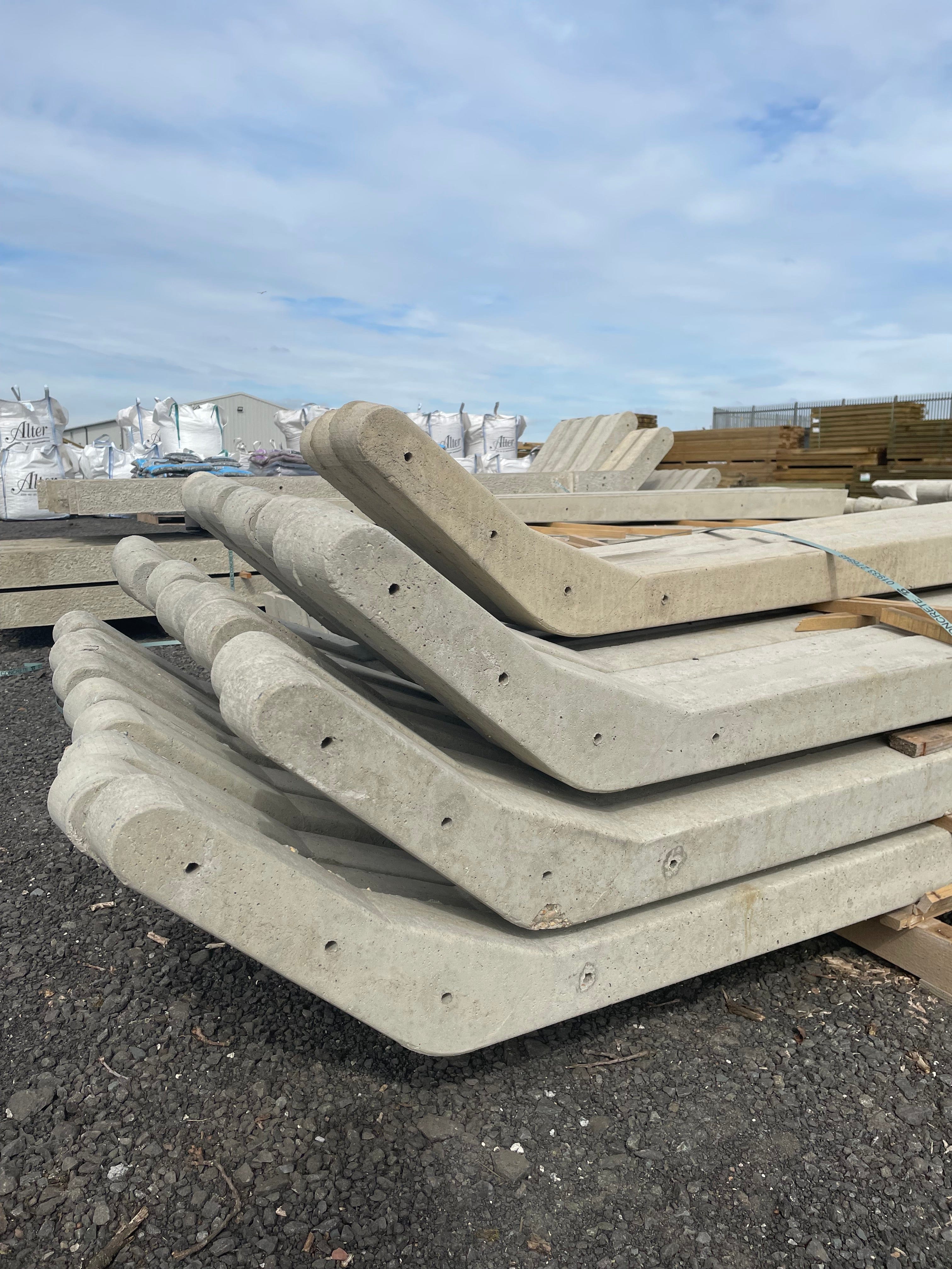 Cranked top intermediate concrete post 3075x125x75 - to suit 6ft chain