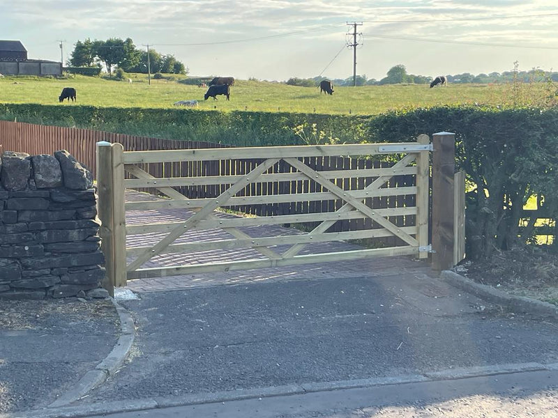 Wooden Gates - Heavy bottom rail 70mm x 70mm